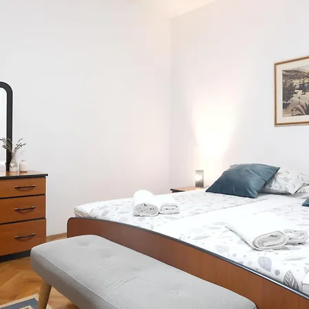 Apartament Moga Dida *